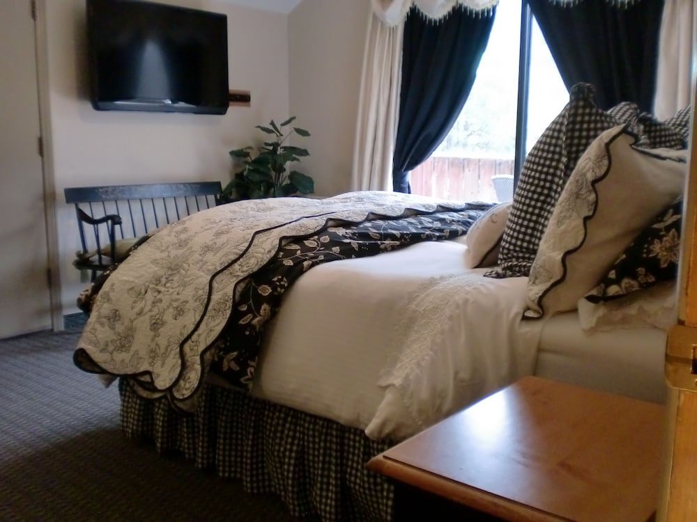 Studio Suite, 1 King Bed, Non Smoking photo 3