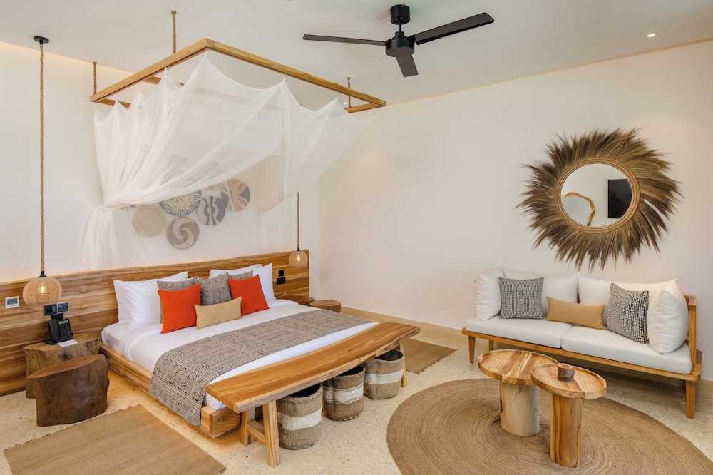 Sea Front Swim-Up Suite +16 - Photo 1