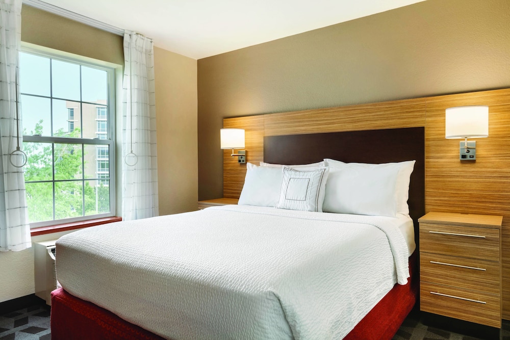Studio Suite, 1 Queen Bed with Sofa bed (Mobility Accessible, Roll-In Shower) photo 3