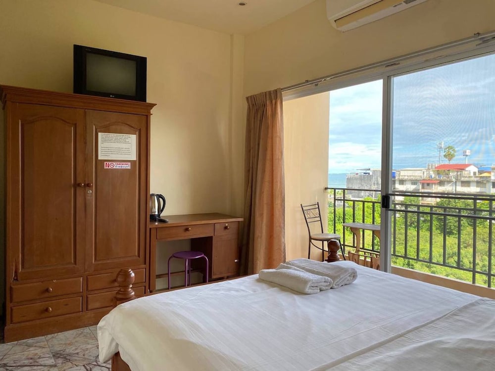 Economy Double Room, Balcony, Partial Sea View photo 1