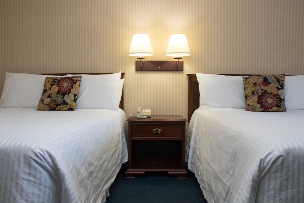 Deluxe Room, 2 Queen Beds photo 2