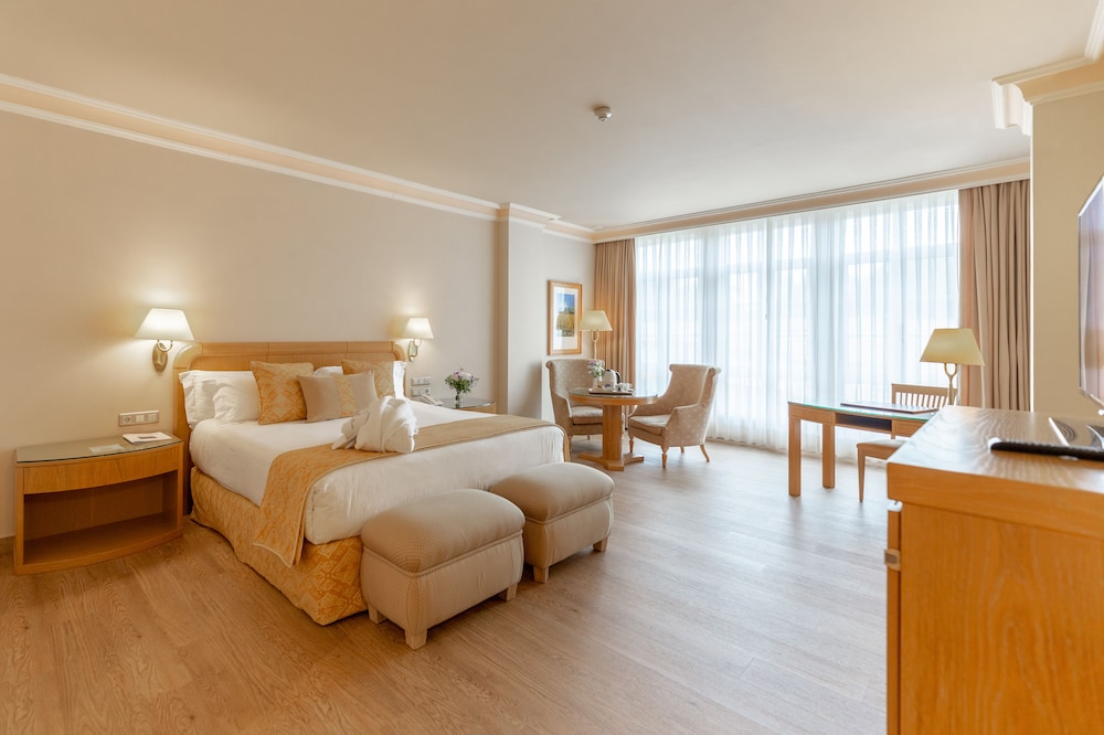 Deluxe Room - Photo 1