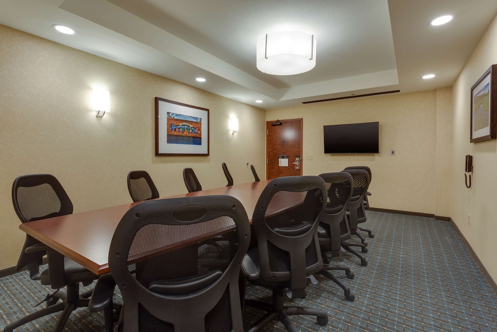 Suite, 1 King Bed, Accessible, Refrigerator & Microwave (2 Room, Board Room Table,Hearing,Tub)