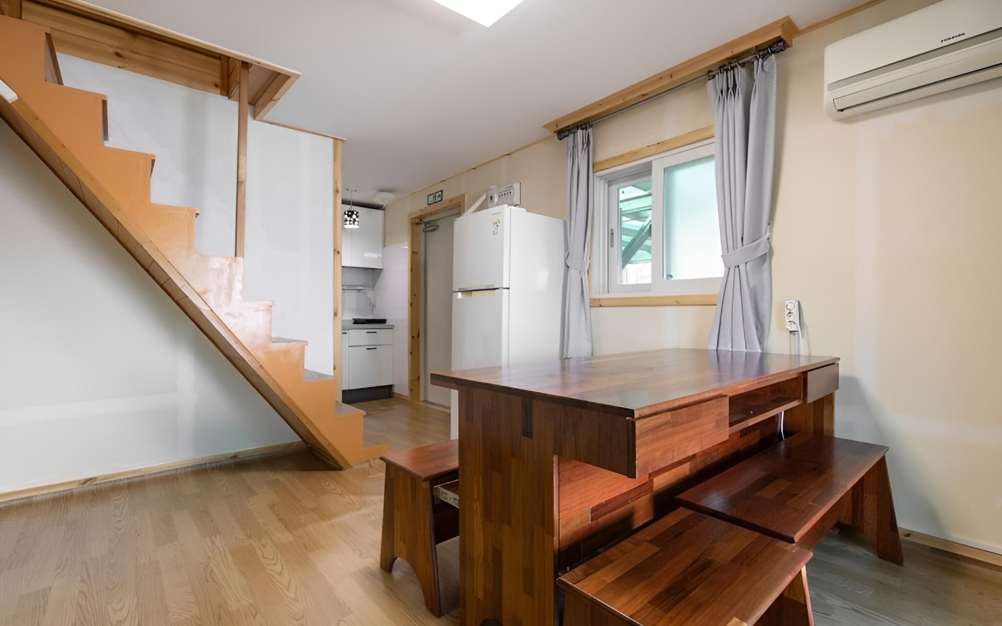 Room (Room 305) - Photo 8