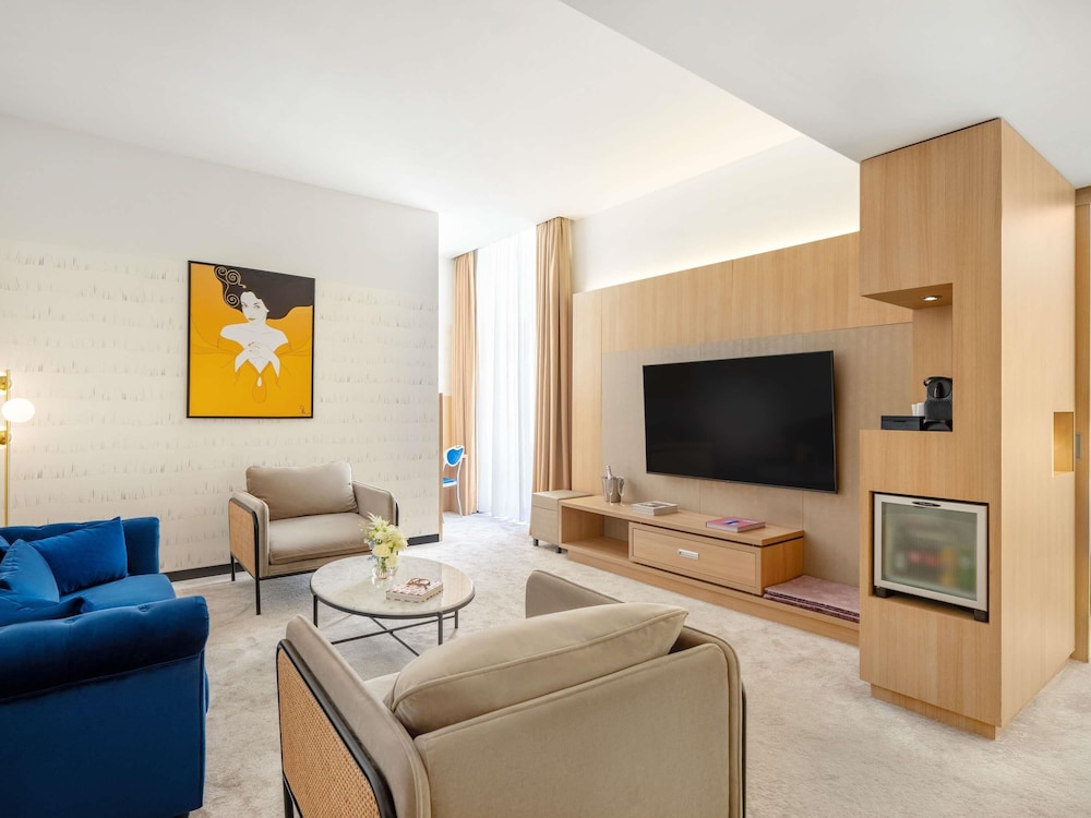 Suite, 1 Queen Bed