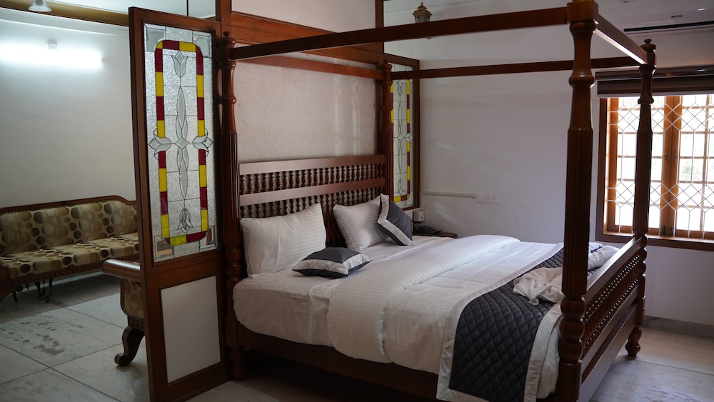 Royal Suite, Garden View