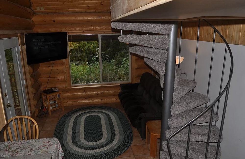 Hilltop Log Cabin, 2 bedrooms, 2 bathrooms, 2 jetted tubs, kitchen photo 3