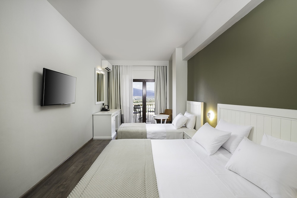 Superior Triple Room photo 3