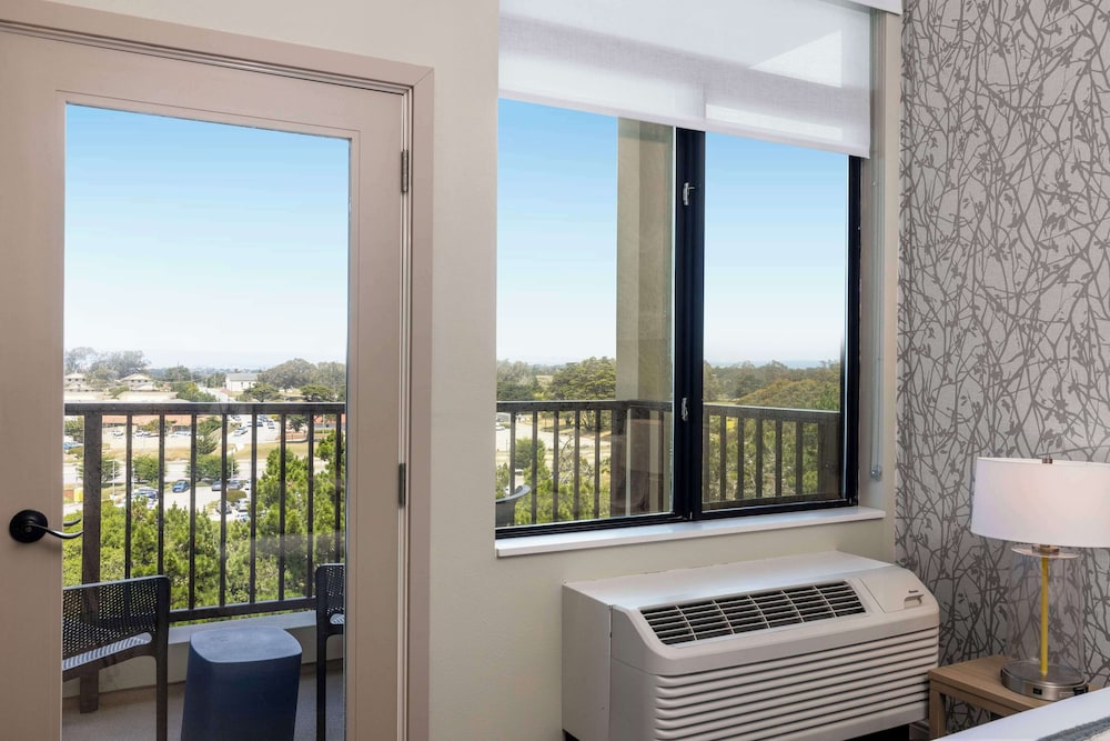 Studio Suite, 1 King Bed, Balcony - Photo 1