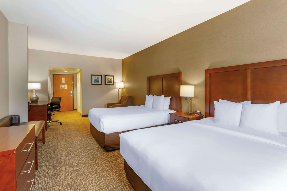 Room, 2 Queen Beds, Non Smoking (Pet Friendly) - Photo 1