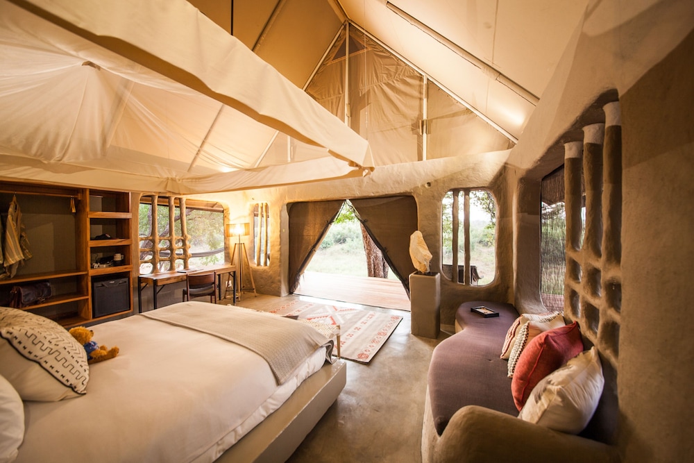 Safari Camp Luxury Tent photo 3