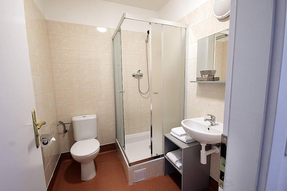 Standard Triple Room - Photo 4