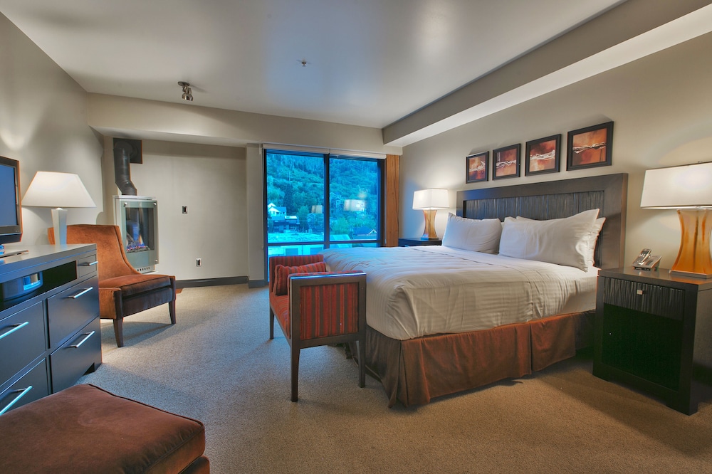Deluxe Suite photo 1