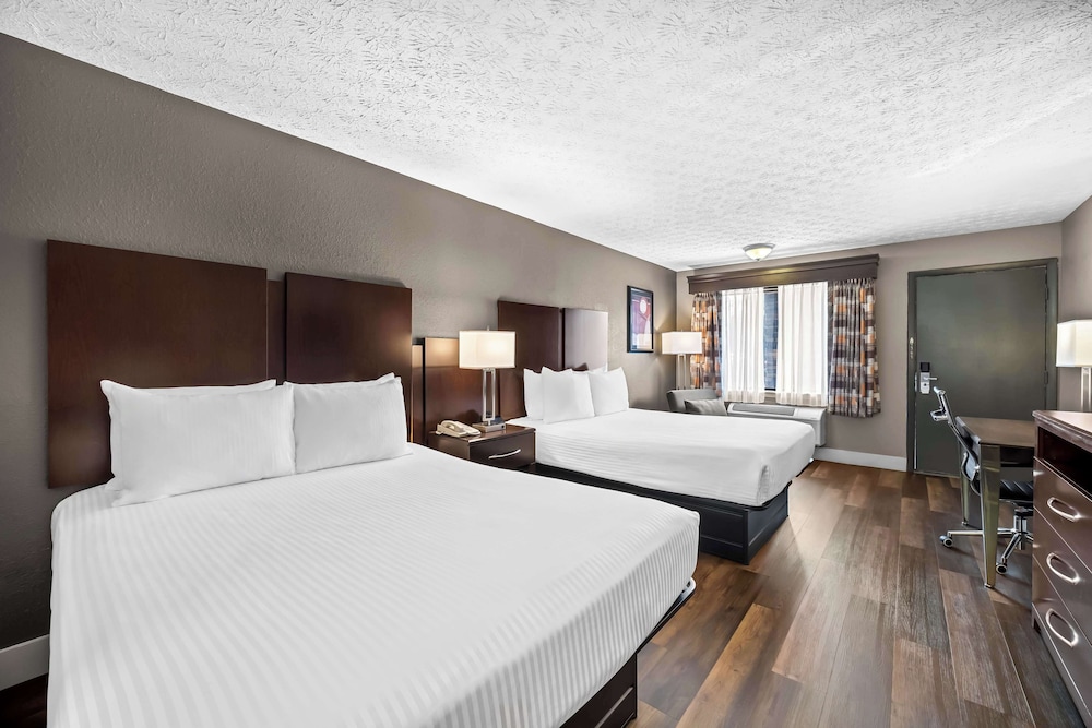 Standard Room, 2 Queen Beds, Non Smoking - Photo 4