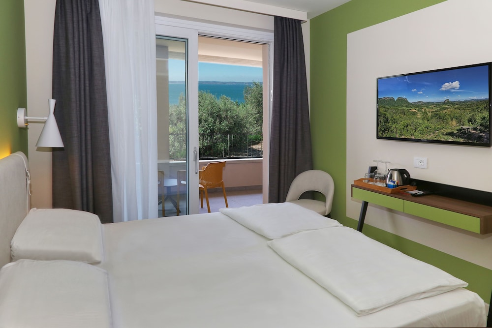 Superior Double or Twin Room, Balcony photo 1