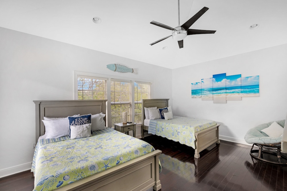Deluxe Townhome, 2 Bedrooms