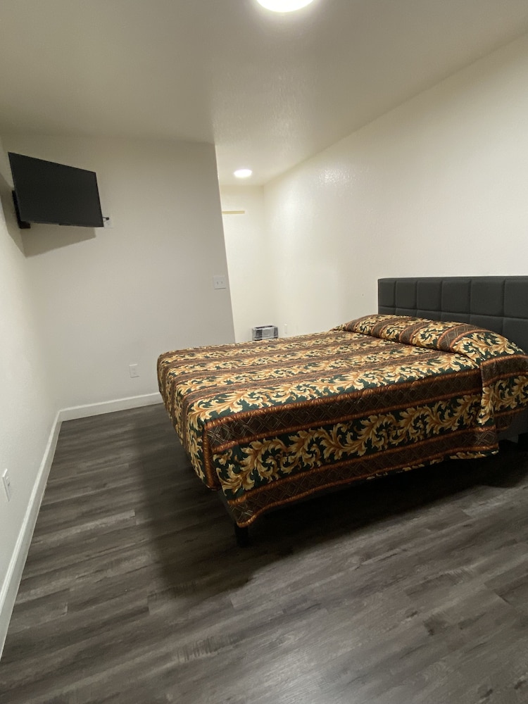 Basic Single Room