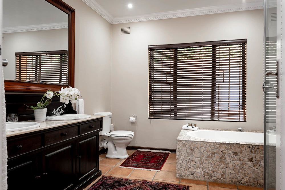 Family Suite, Multiple Beds, Non Smoking, Garden View photo 3