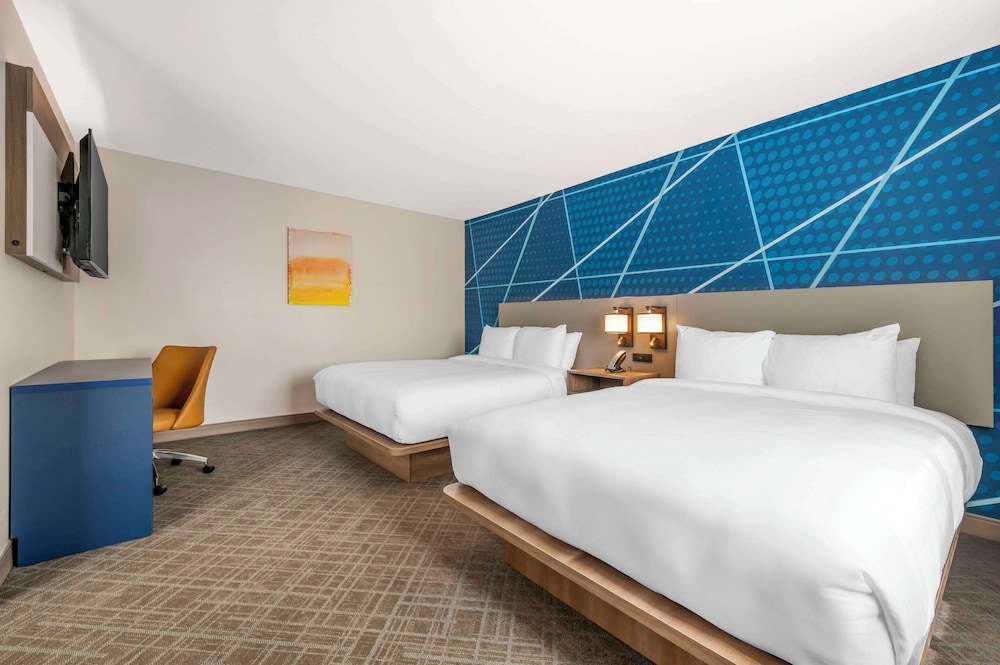 Standard Room, 2 Queen Beds, Non Smoking - Photo 6