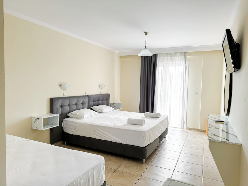 Superior Triple Room, Side Pool View
