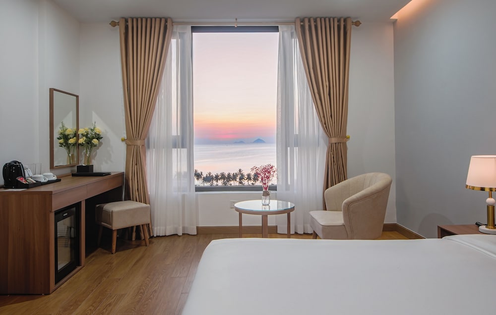 Premier Double Room, Sea View - Photo 4