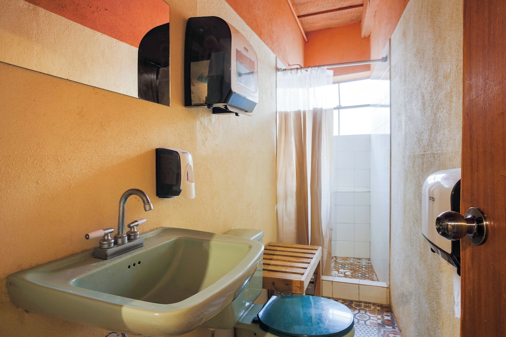 Compact Private Room, Shared Bathroom photo 3