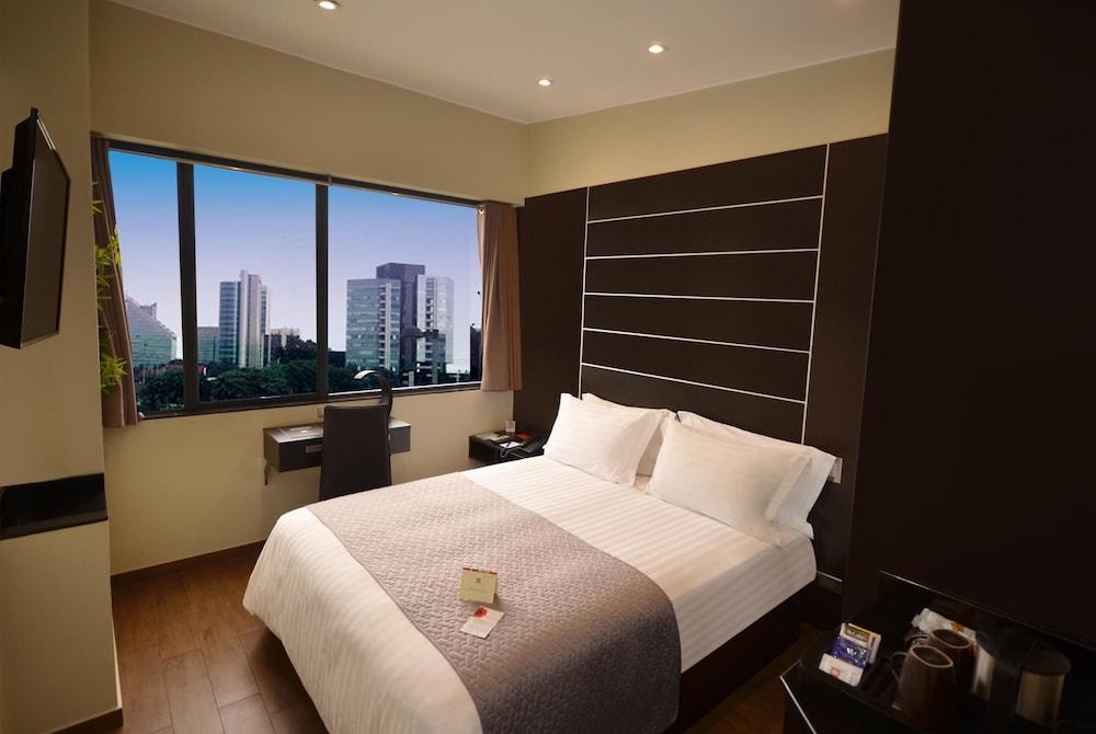 Standard Room, 1 Queen Bed - Photo 1