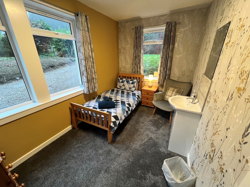 Basic Single Room, Shared Bathroom (Annex)