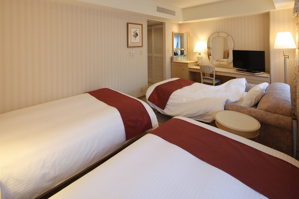 Triple Room, Smoking photo 1