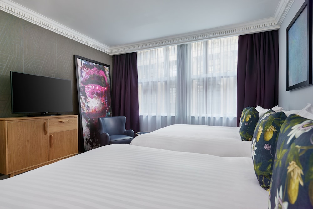 Designer Executive Room with 2 King Beds thumbnail 6