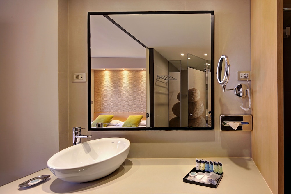 Presidential Suite With Sea View & Spa Access - 1 Adult photo 3
