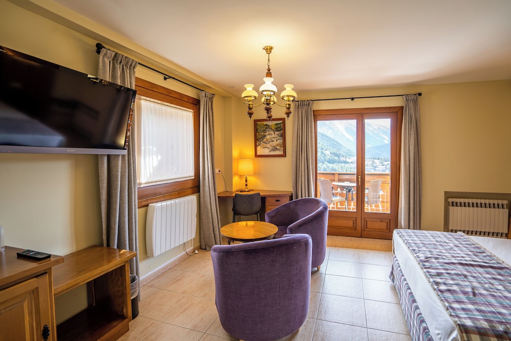 Standard Triple Room (2 adults + 1 child) photo 1