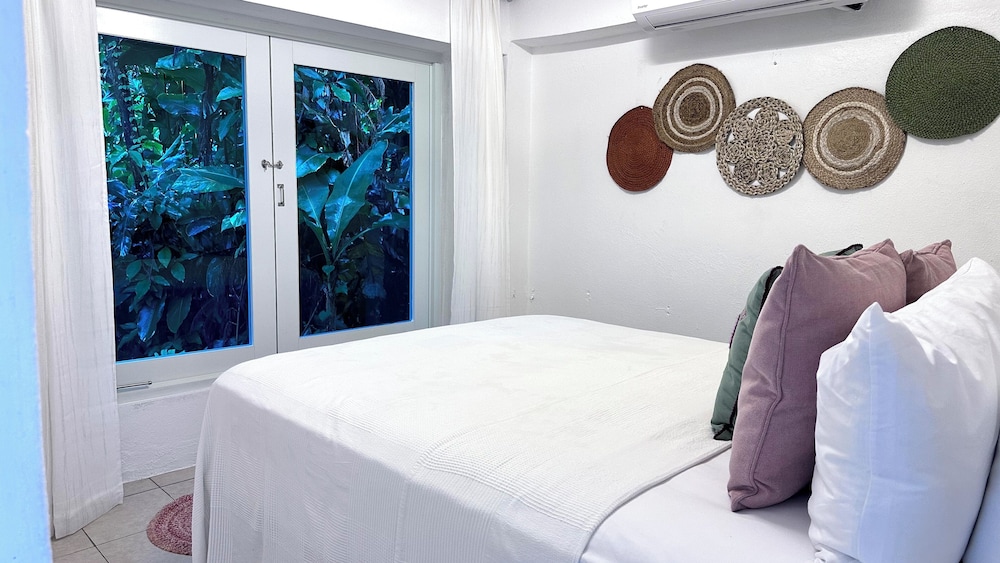 El Yunque Waterfall Tiny House