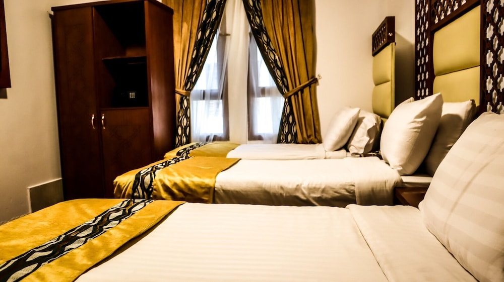 Basic Quadruple Room photo 3