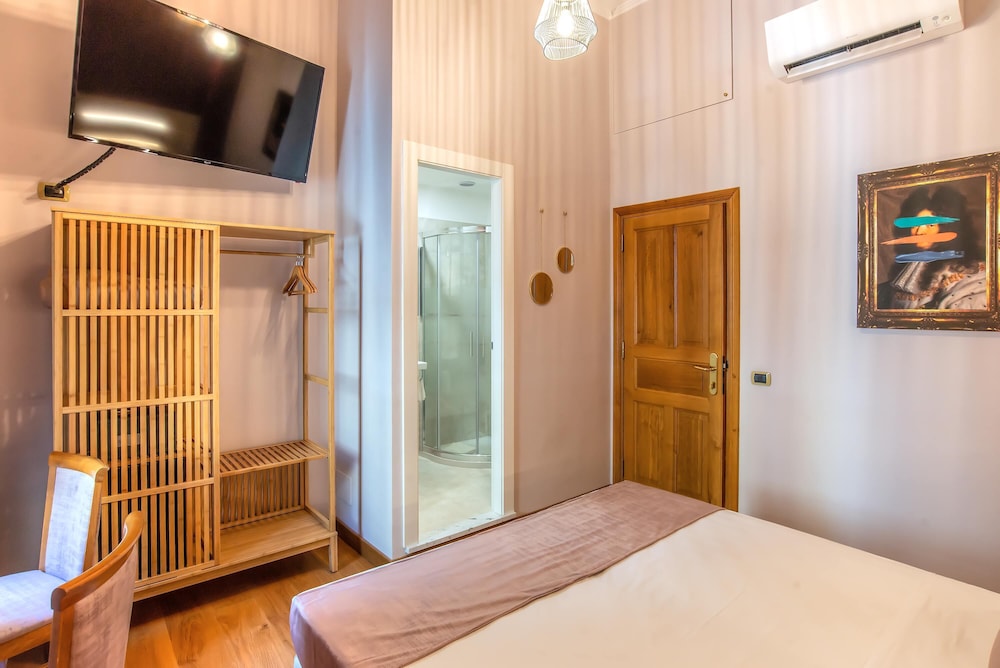 Classic Double or Twin Room photo 3