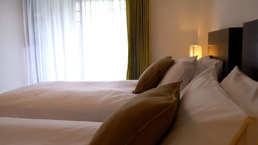 Standard Twin Room - Photo 3