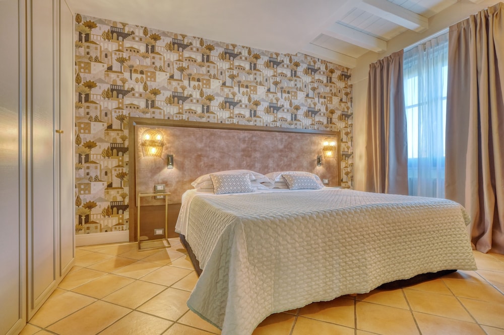 Elite Suite, 2 Bedrooms, Lake View - Photo 3