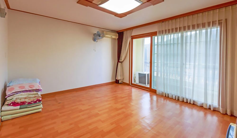 Ondol Room, Mountain View photo 2