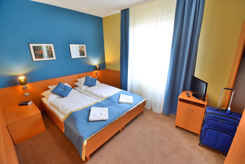 Standard Double or Twin Room photo 2