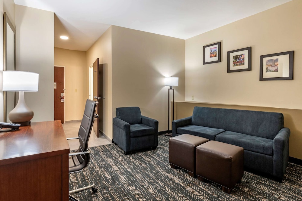 Suite, 2 Queen Beds, Non Smoking photo 2