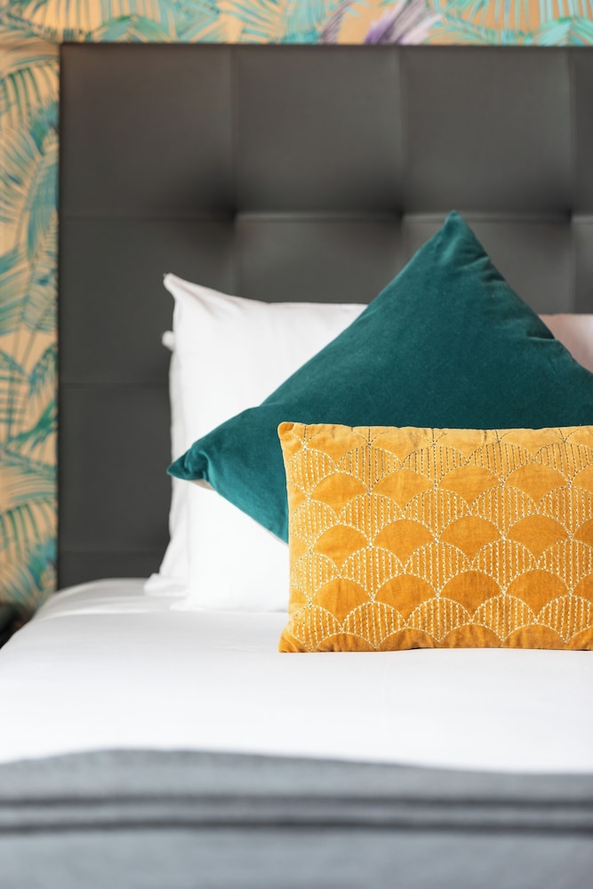 Superior Double or Twin Room (Courtyard View or City View ) - Photo 8