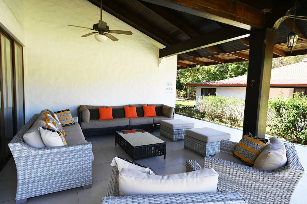 Comfort Villa, 3 Bedrooms, Pool View photo 2