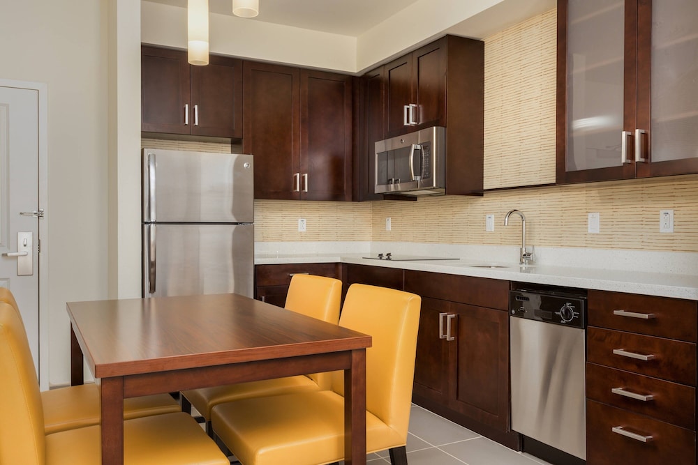 Suite, 1 Bedroom photo 2