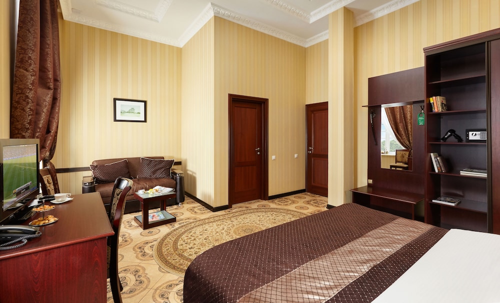 Deluxe Studio, 1 Queen Bed photo 2