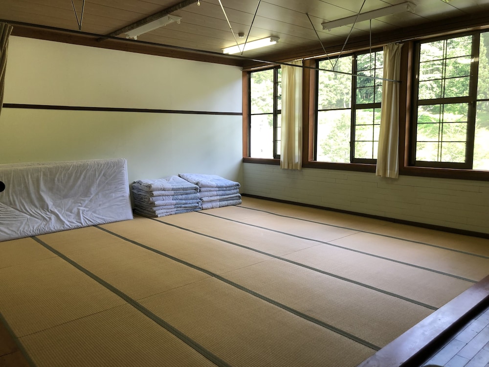 Family Room (B) photo 1