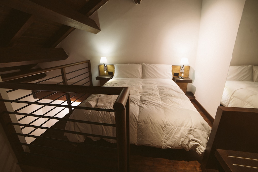 Deluxe Triple Room (Mezzanine)