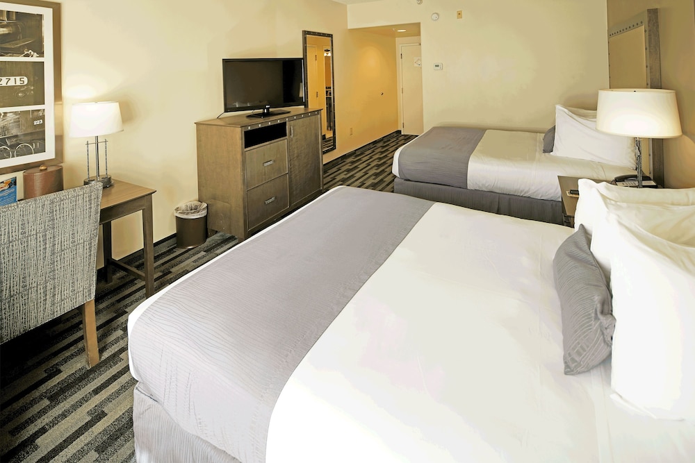 Standard Room, 2 Queen Beds - Photo 4