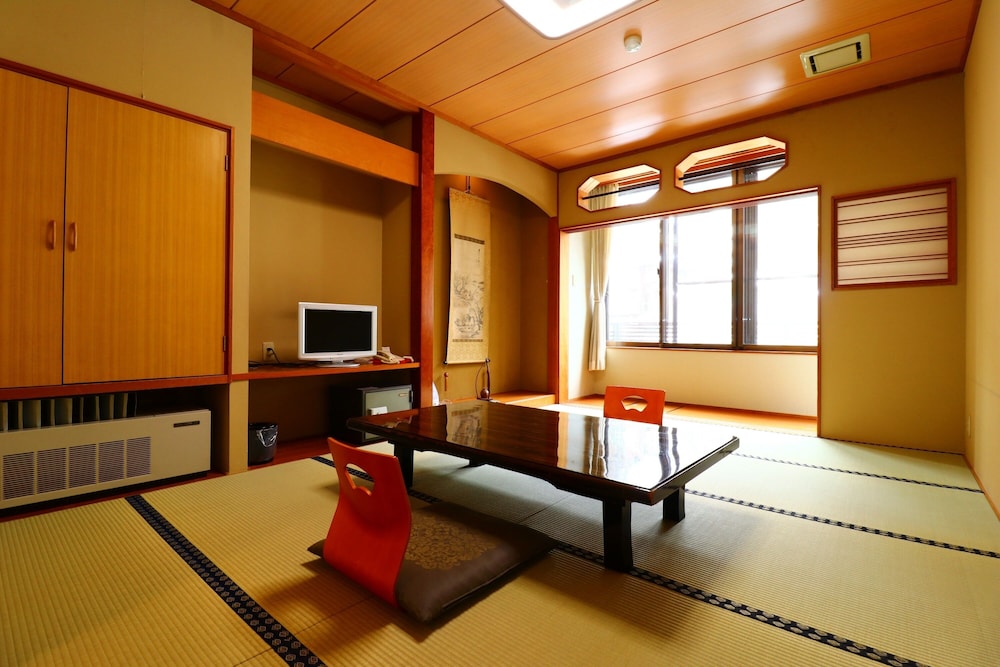 Japanese room with private bathroom for 4 people photo 2