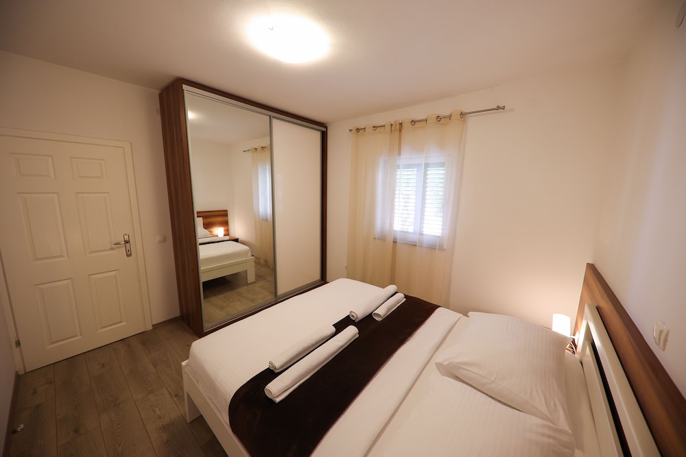 Suite, Terrace, Partial Sea View