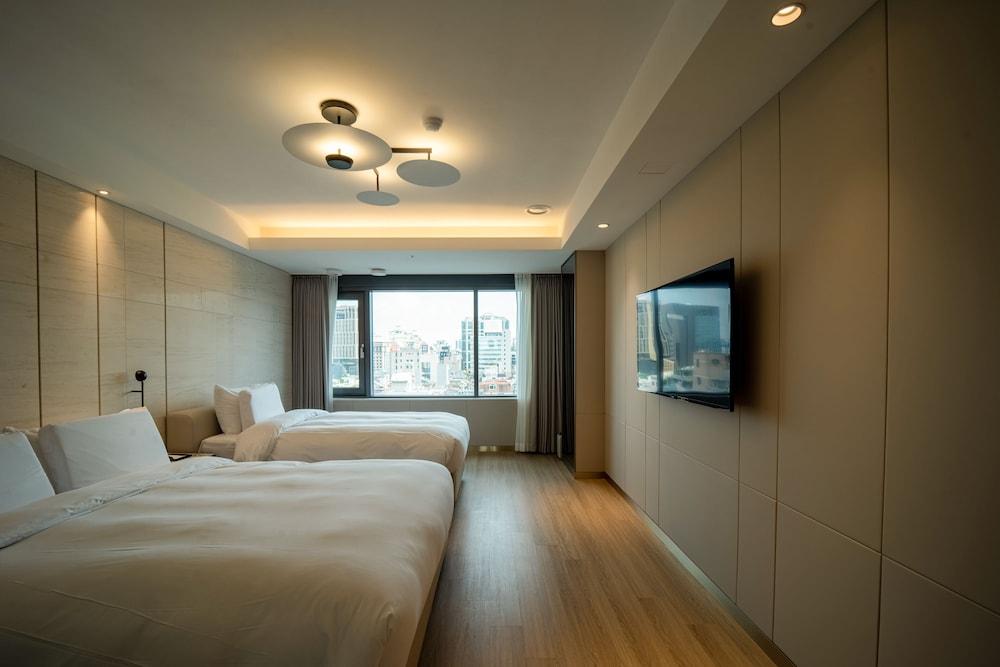 Deluxe Family Twin Room - Photo 10